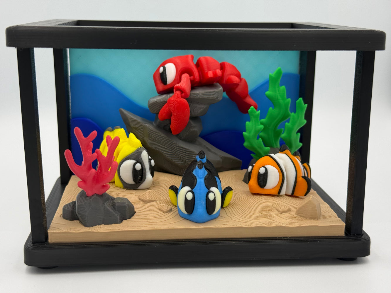3D Printed Mini Aquarium with 3 Fish